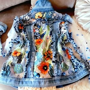 Floral🌺🍀🌱🌼 Embroidered Denim Jacket
